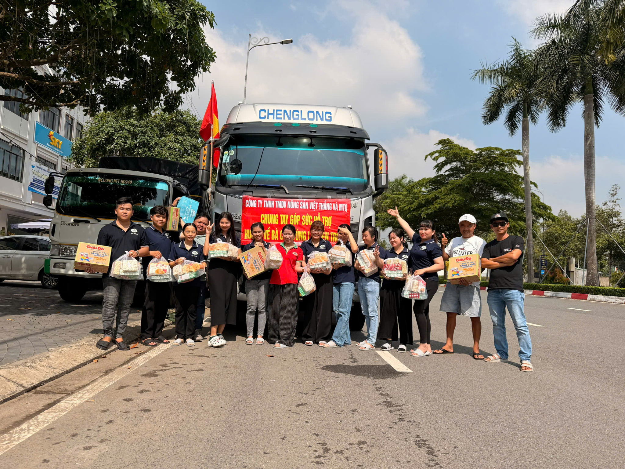 Chung tay sẻ chia – Hỗ trợ đồng bào miền Trung vượt qua khó khăn